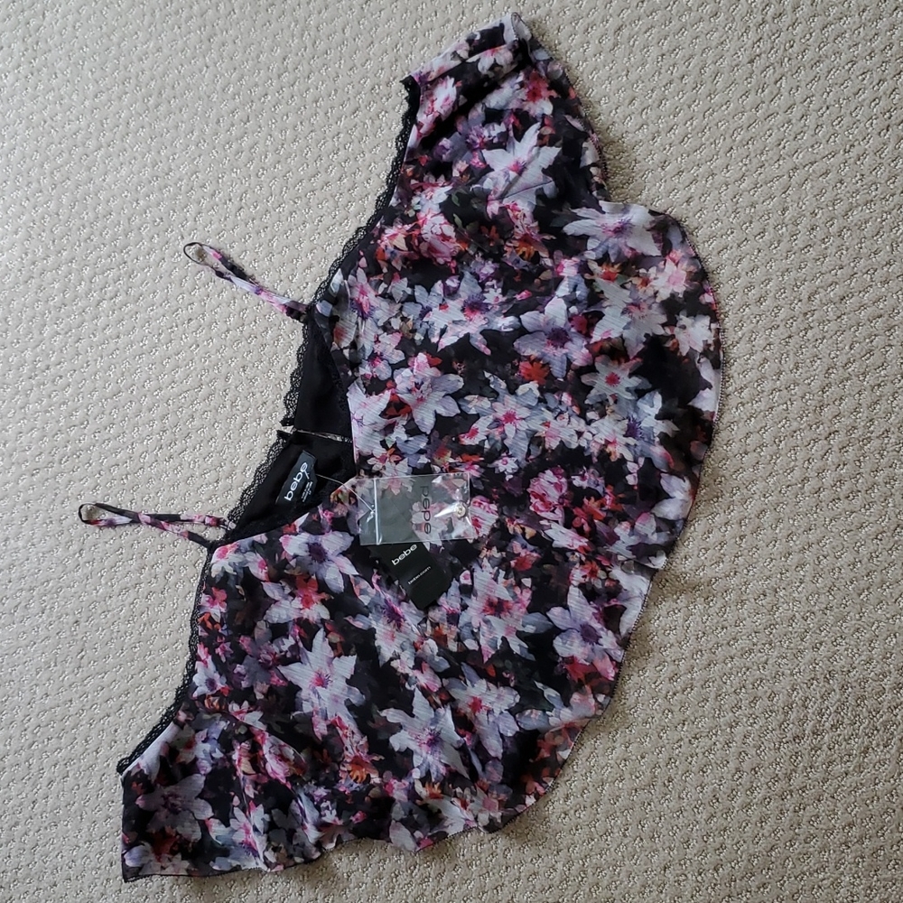 Bebe Floral Open Shoulder Cropped Flowy Tank